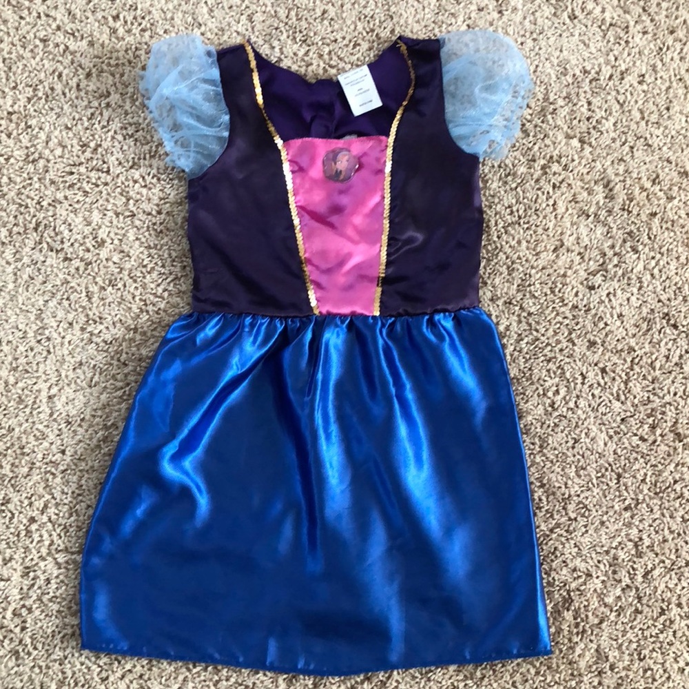 Ana play costume size 4t-6